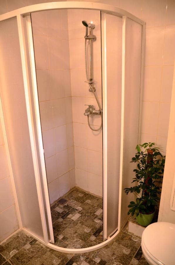 Anna'S Guesthouse Riga Bagian luar foto